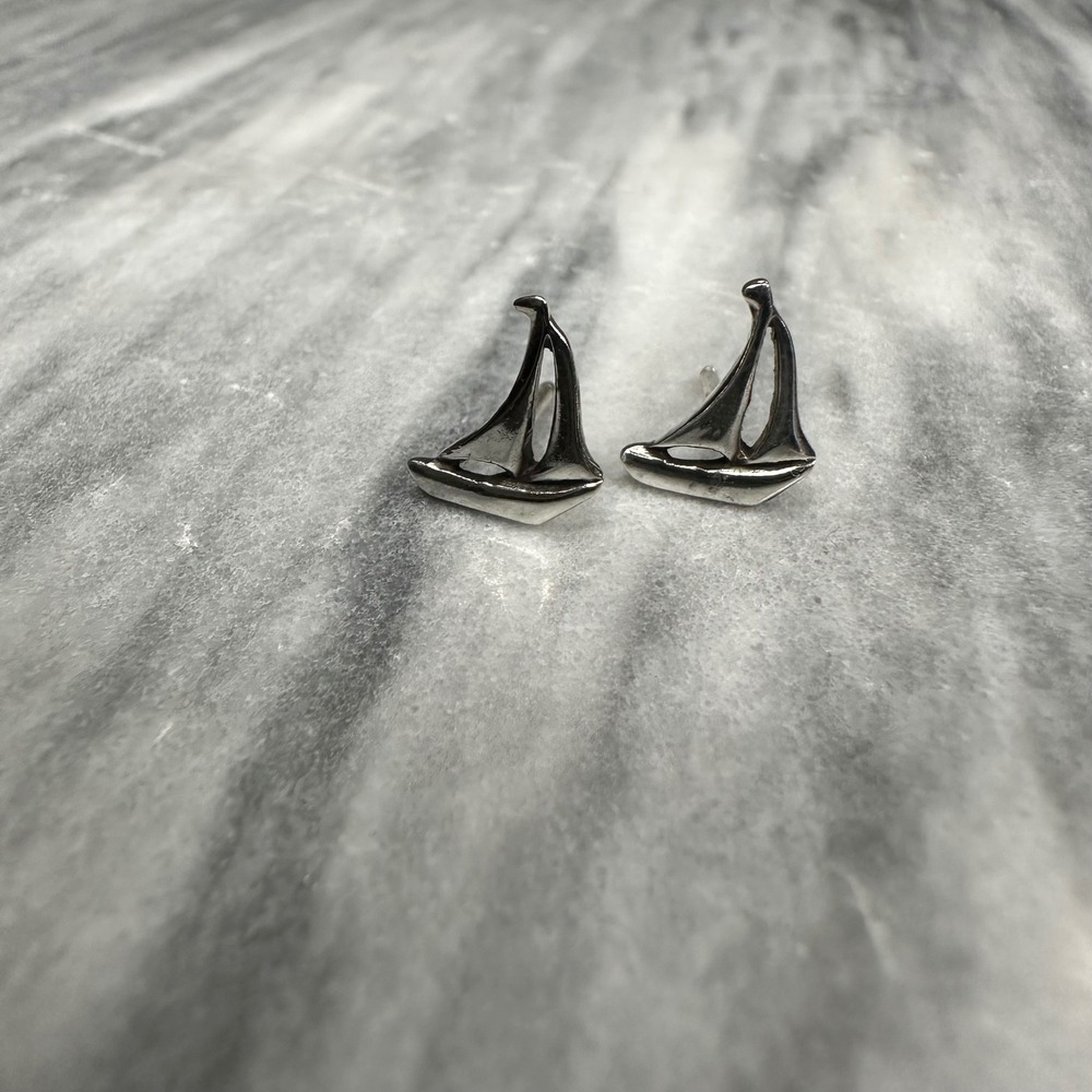 Silver Sailboat Stud Earrings Nautical‎ Sailing Coastal Preppy Silver Tone Studs